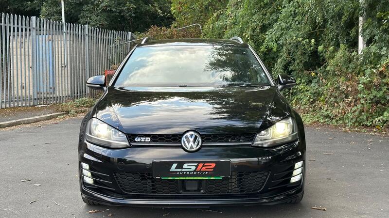 Volkswagen Golf view 2