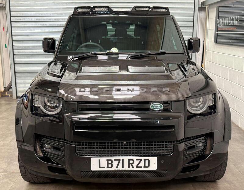 Land Rover Defender 90 view 2