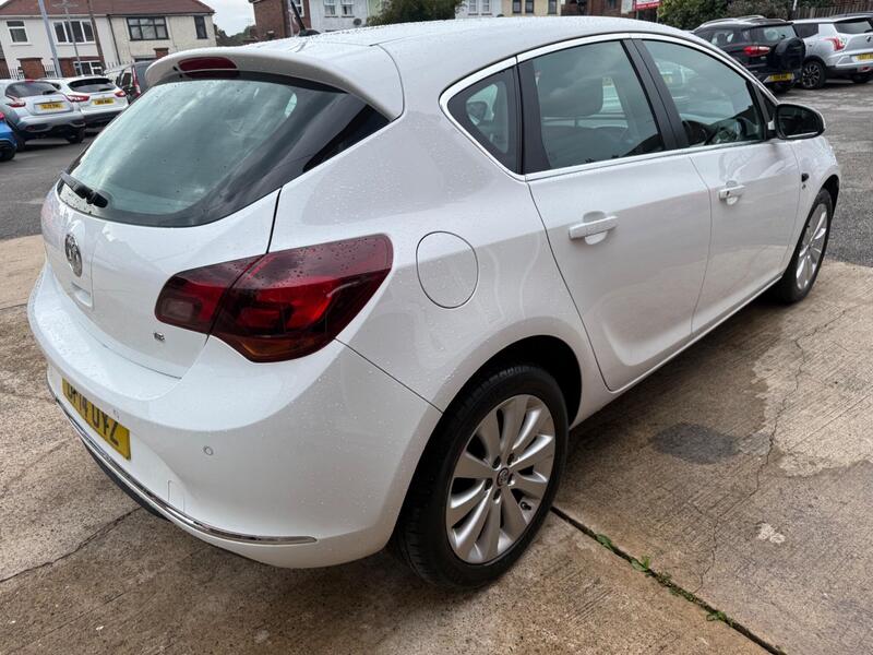 Vauxhall Astra view 4