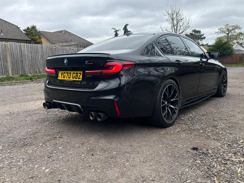 BMW M5 view 4