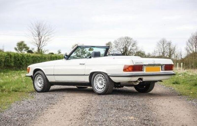 Mercedes-Benz 280 SL view 2