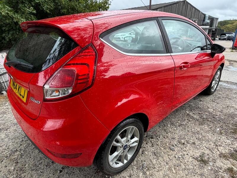 2015 Ford Fiesta — photo 16
