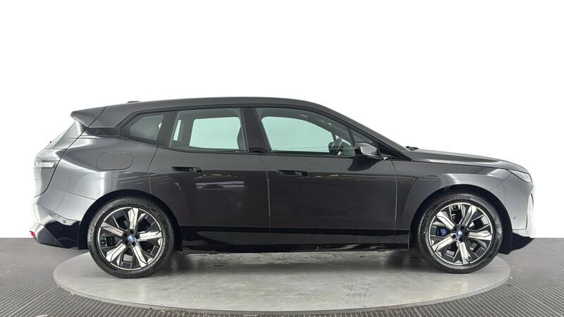 BMW Ix view 3