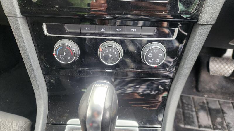 2014 Volkswagen Golf — photo 32