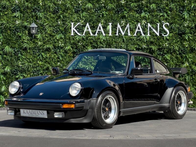 Porsche 911 view 3
