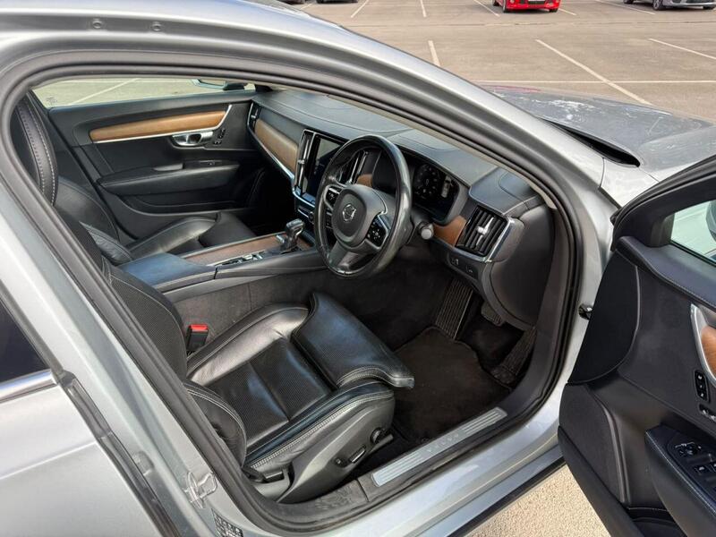 Volvo S90 view 3