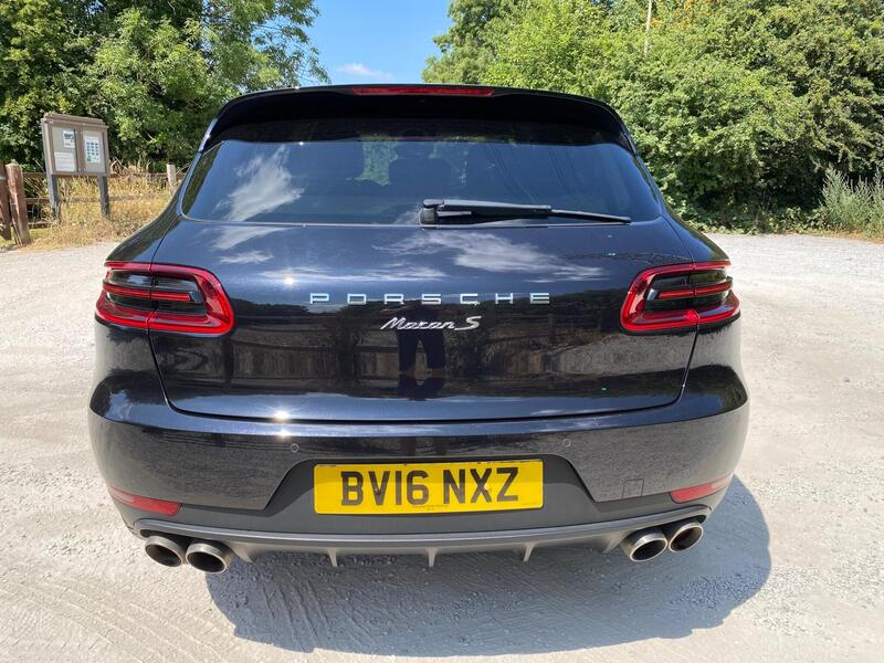 Porsche Macan view 6