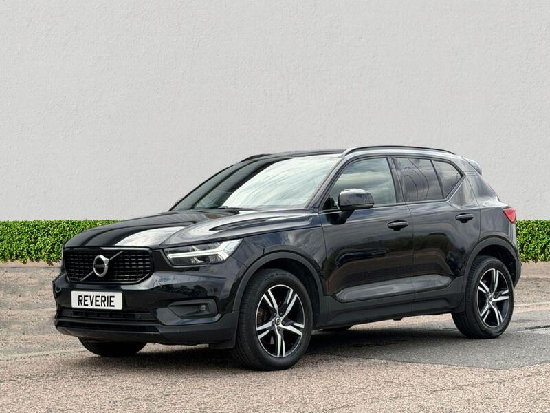 Volvo XC40 view 3