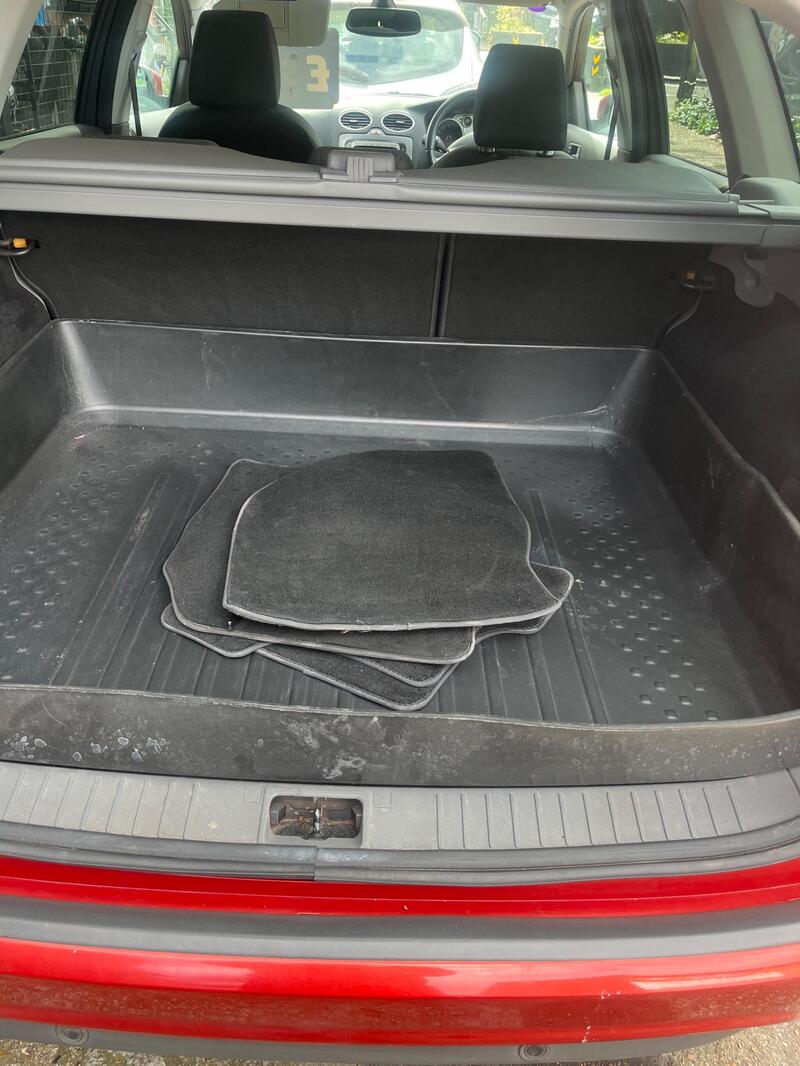 Ford Focus view 2