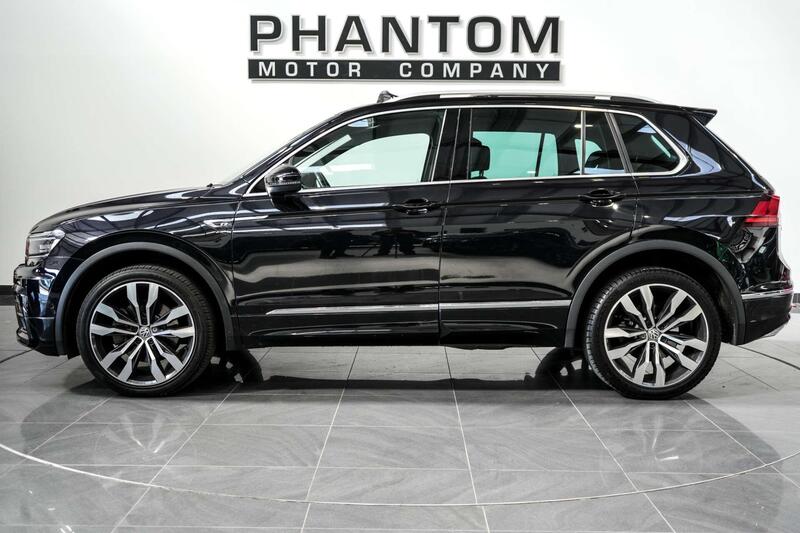 Volkswagen Tiguan view 3