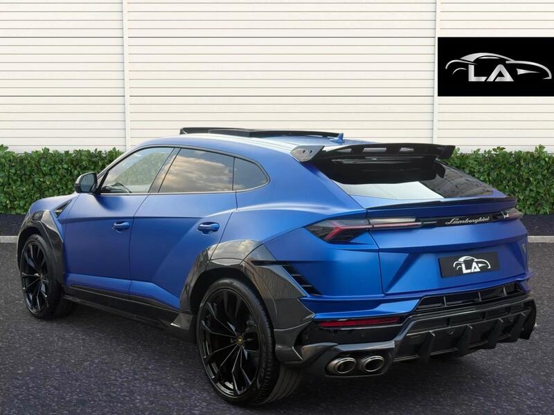 Lamborghini Urus view 5