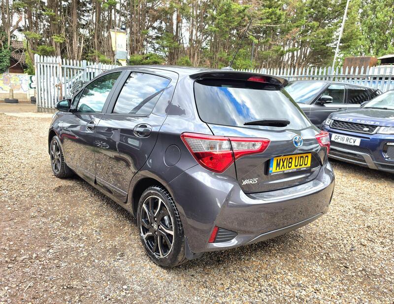 Toyota Yaris 1.5 VVT-h Design E-CVT Euro 6 (s/s) 5dr thumbnail 4
