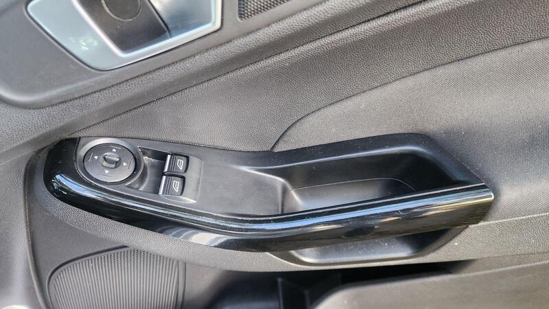 2015 Ford Fiesta — photo 48