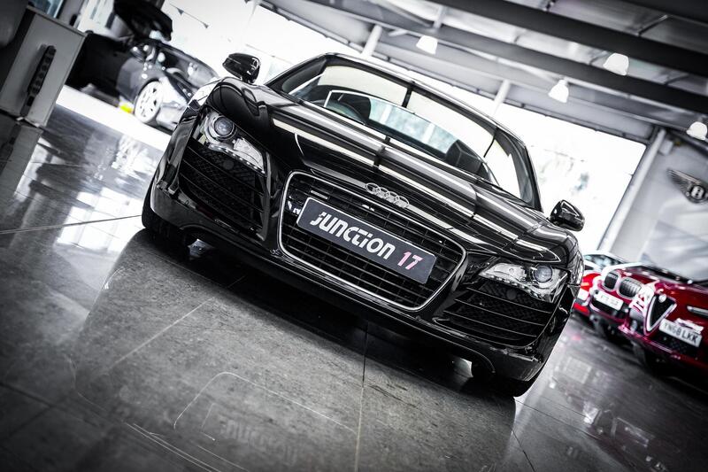 Audi R8 view 4