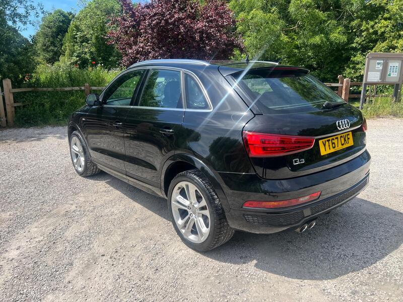 Audi Q3 view 5