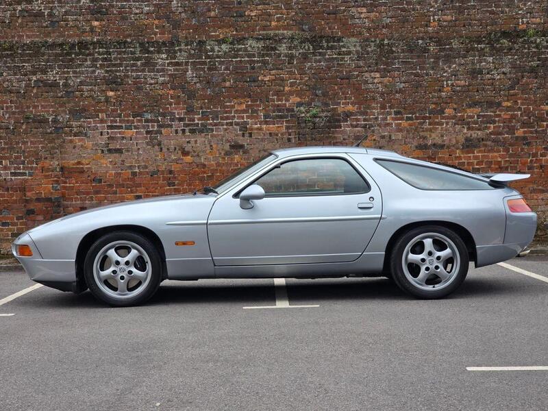 Porsche 928 view 2