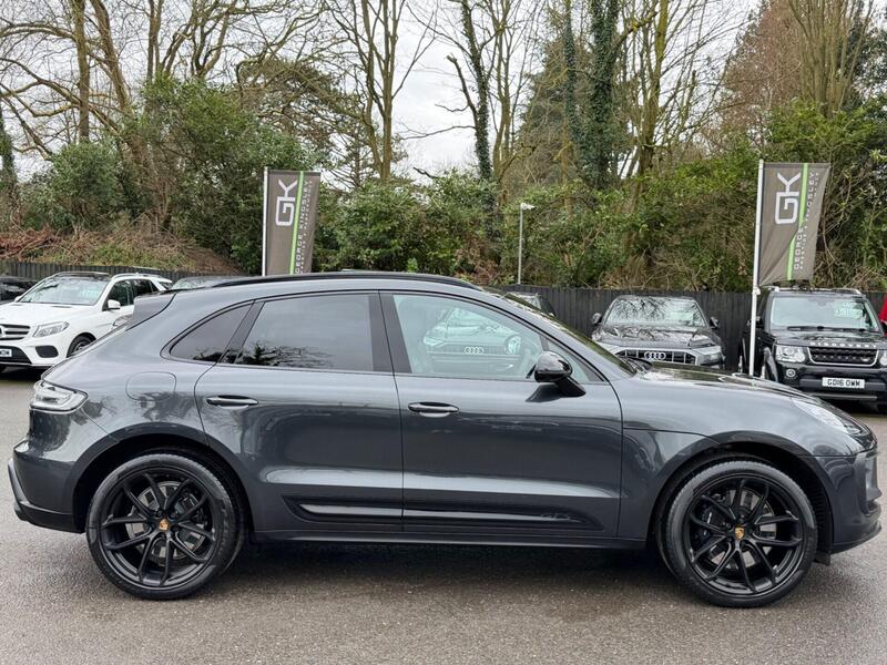 Porsche Macan view 4