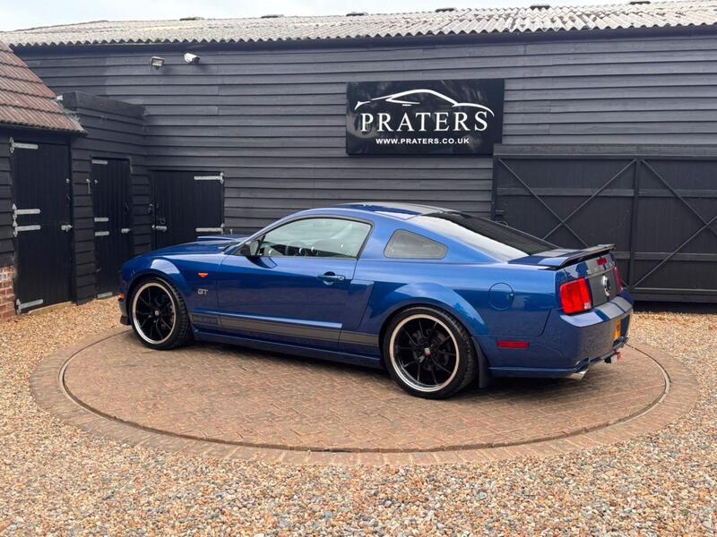 Ford Mustang view 3