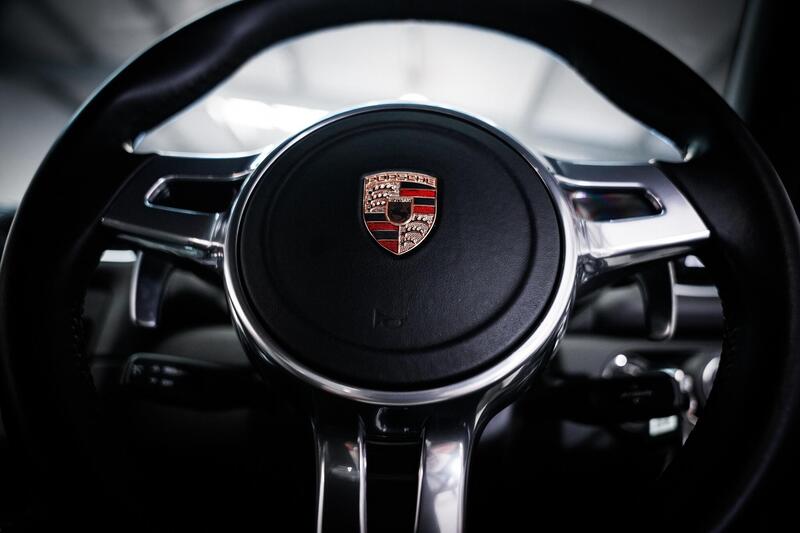 Porsche Cayman view 7
