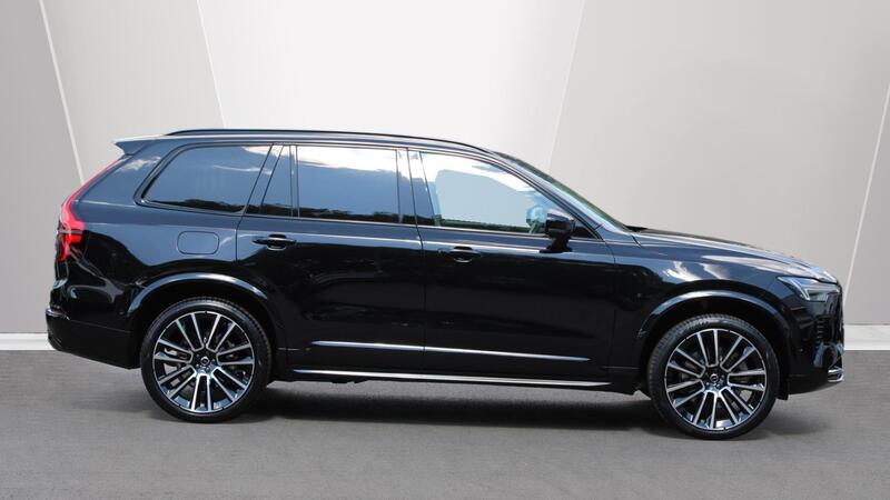 Volvo XC90 view 3