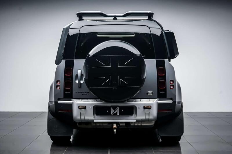 Land Rover Defender 110 view 4