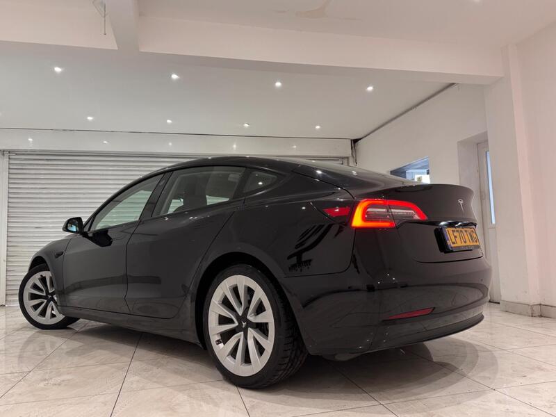 Tesla Model 3 view 4