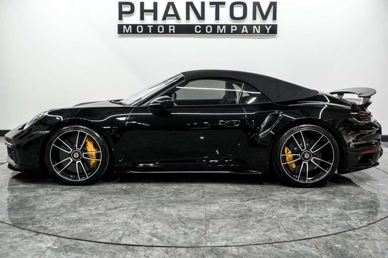 Porsche 911 view 7
