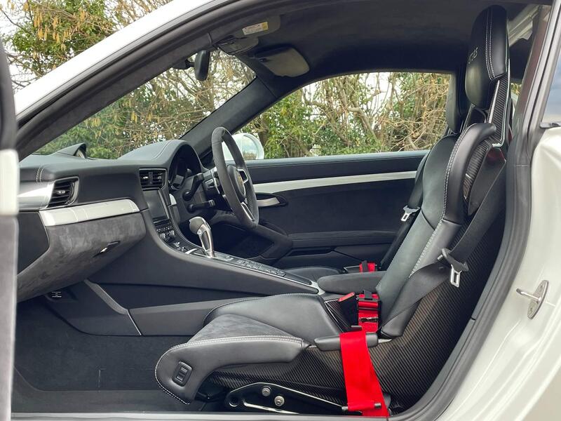 Porsche 911 view 31