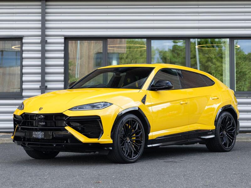 Lamborghini Urus view 7