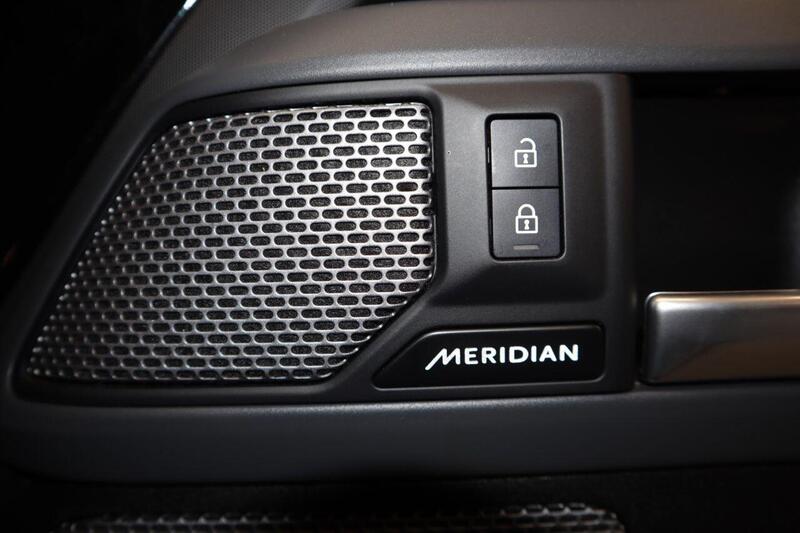Land Rover Defender view 40