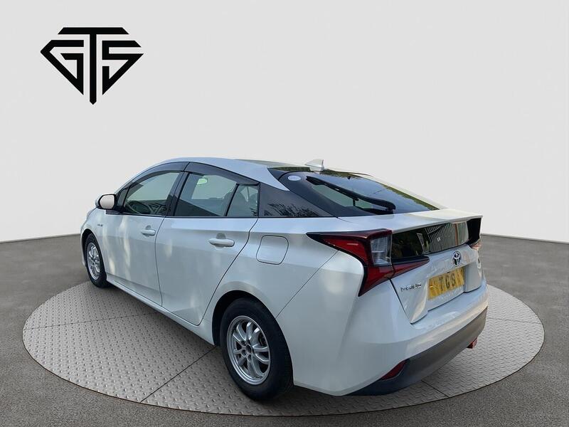 Toyota Prius view 5