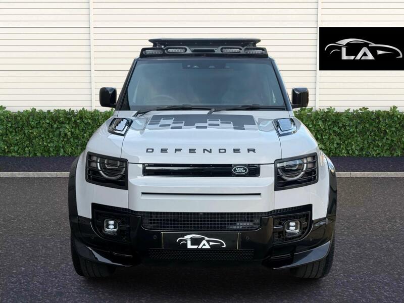 Land Rover Defender 110 view 4