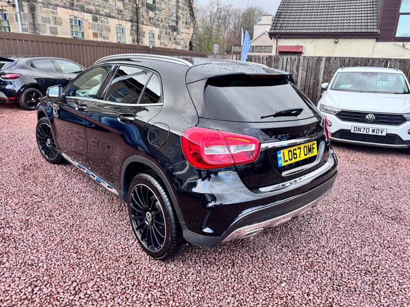 Mercedes-Benz Mercedes-Benz GLA view 4