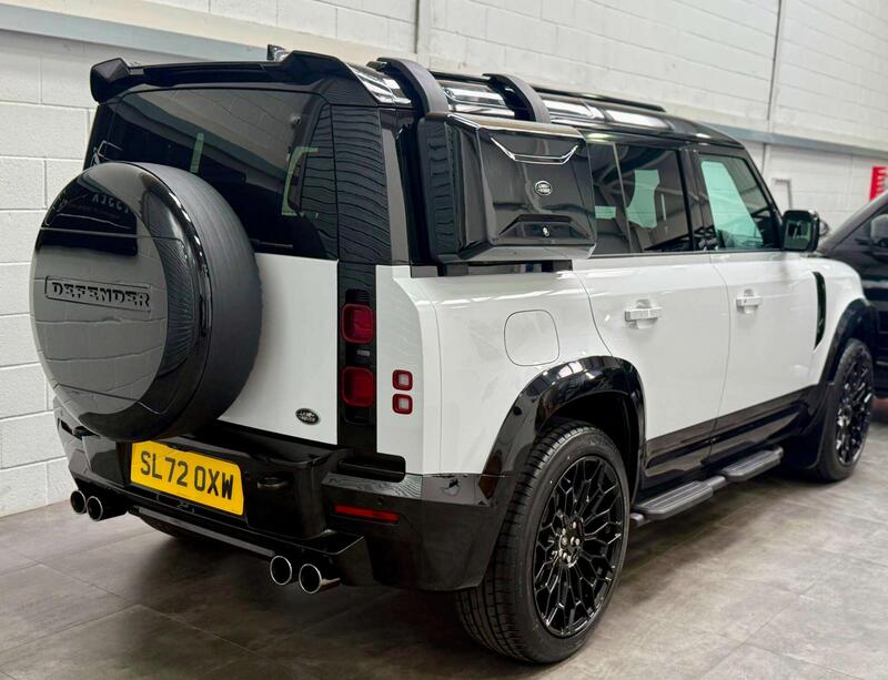 Land Rover Defender 110 view 6
