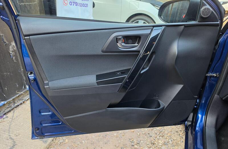 Toyota Auris 1.8 VVT-h Icon Tech CVT Euro 6 (s/s) 5dr thumbnail 20