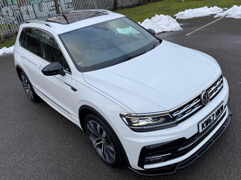 Volkswagen Tiguan view 4