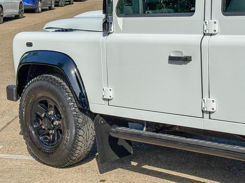 Land Rover Defender view 7
