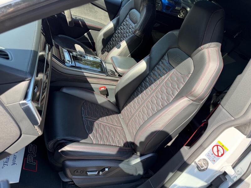 Audi RS Q8 view 4