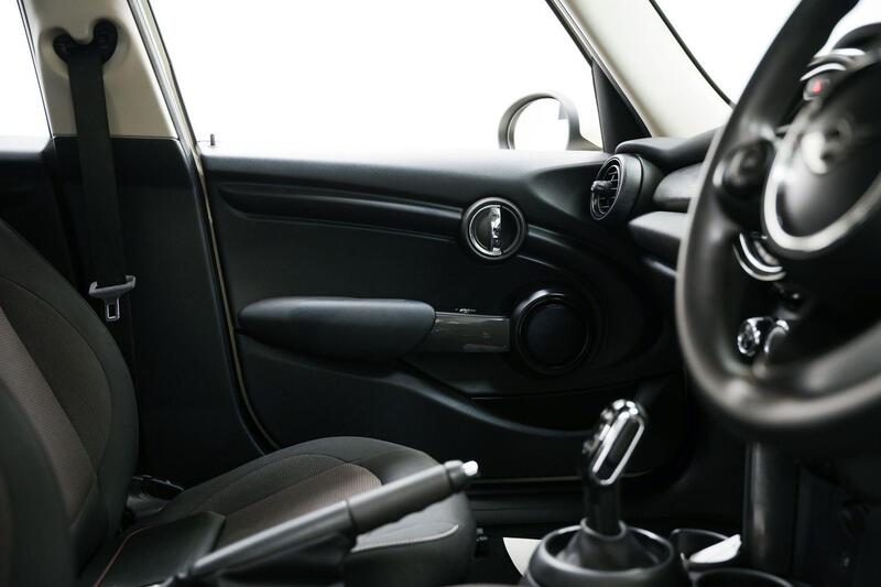 Mini Hatch view 19