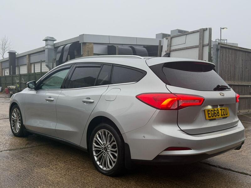 Ford Focus view 6