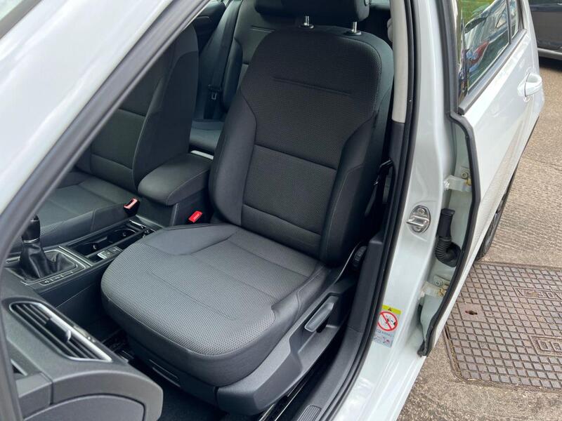 Volkswagen Golf view 19