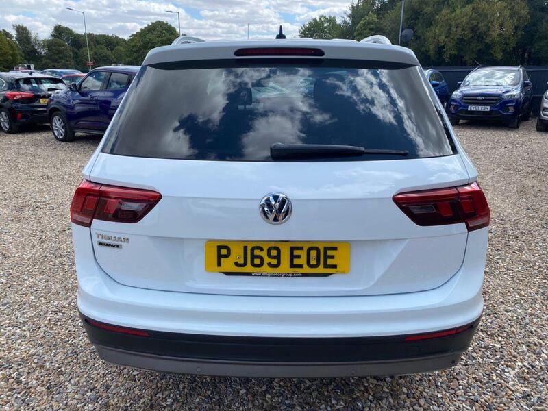 Volkswagen Tiguan Allspace view 6