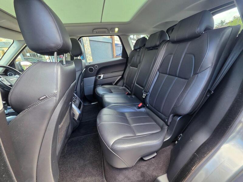 Land Rover Range Rover Sport view 4