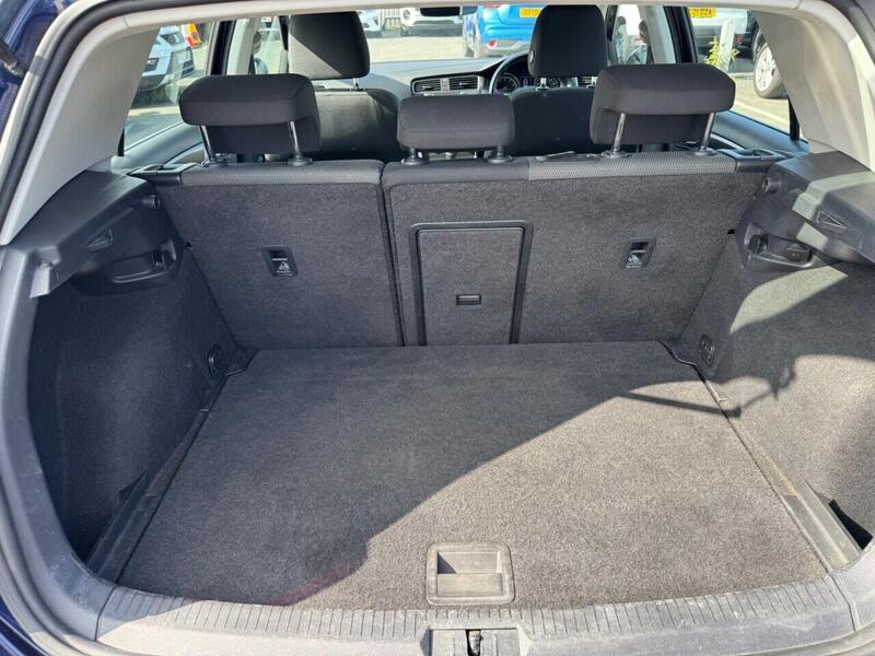 Volkswagen Golf view 6