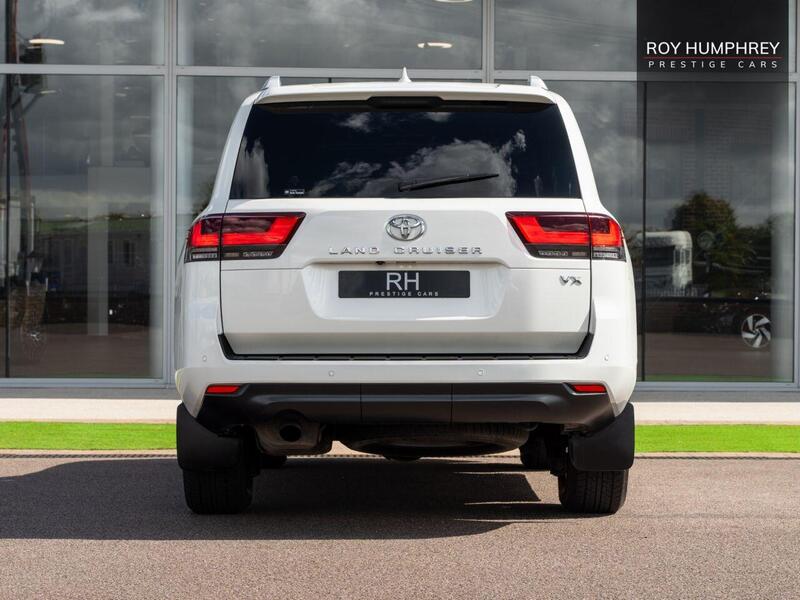 Toyota Land Cruiser view 5