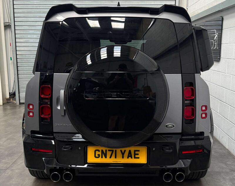 Land Rover Defender 110 view 7