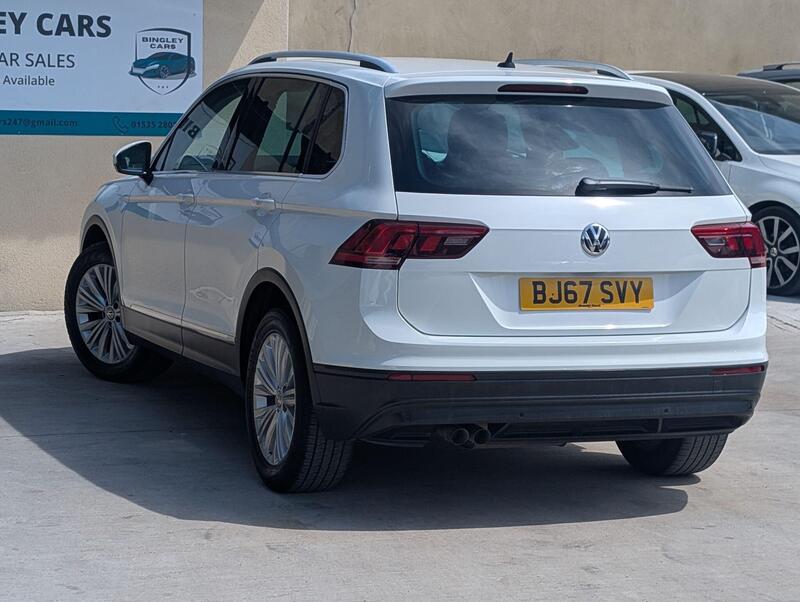 Volkswagen Tiguan view 5