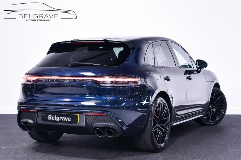 Porsche Macan view 3