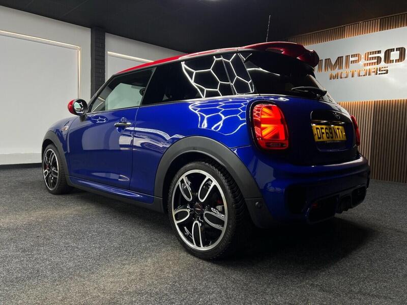 Mini Hatch view 5