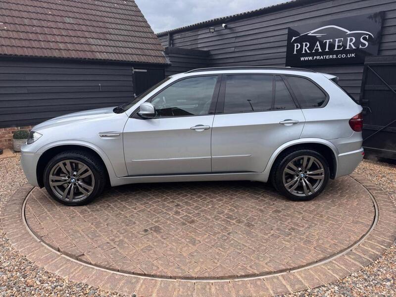 BMW X5 M view 6